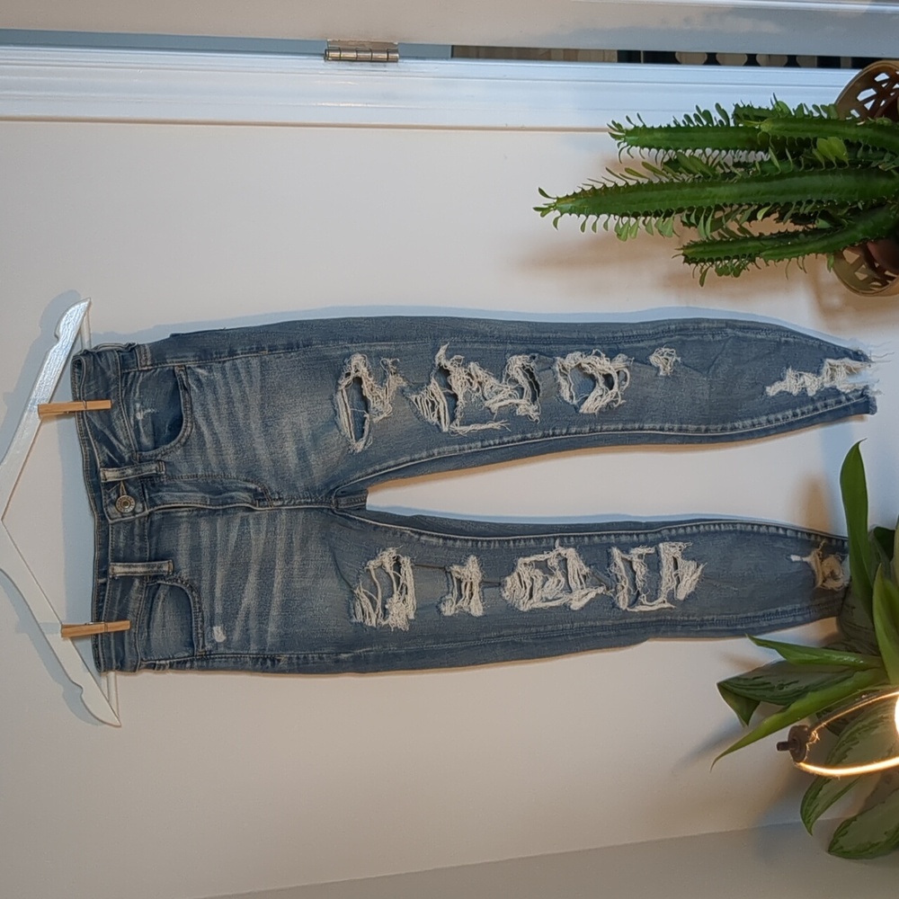 American Eagle super stretch skinny with great distress pattern